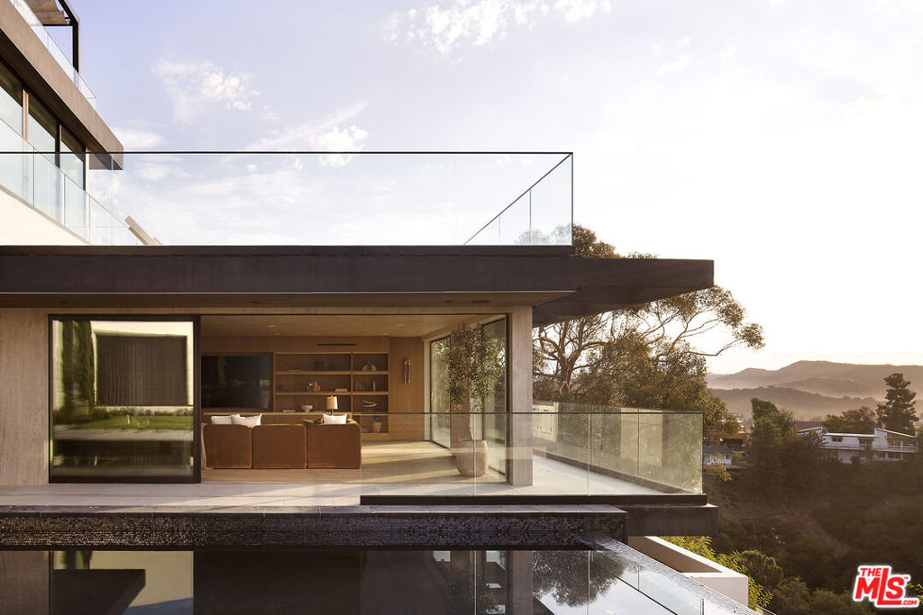 10850 Portofino Place, Los Angeles, CA 90077
