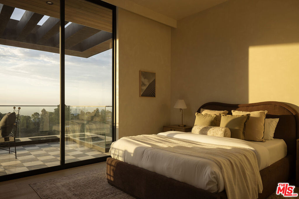 10850 Portofino Place, Los Angeles, CA 90077