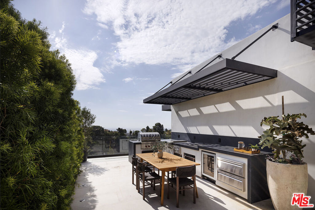 10850 Portofino Place, Los Angeles, CA 90077