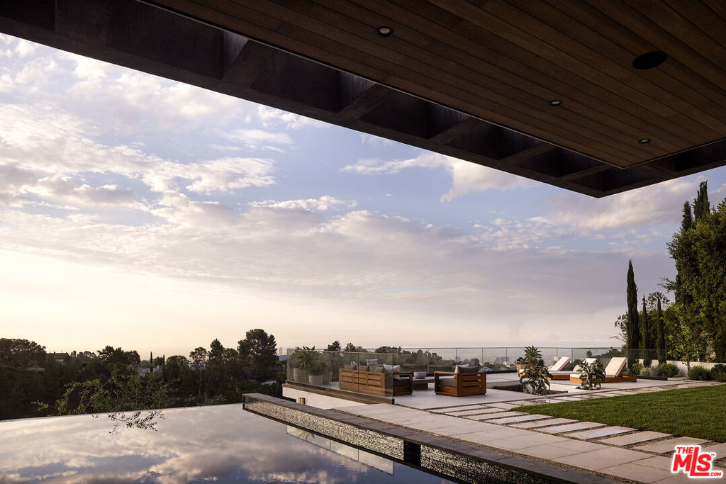 10850 Portofino Place, Los Angeles, CA 90077