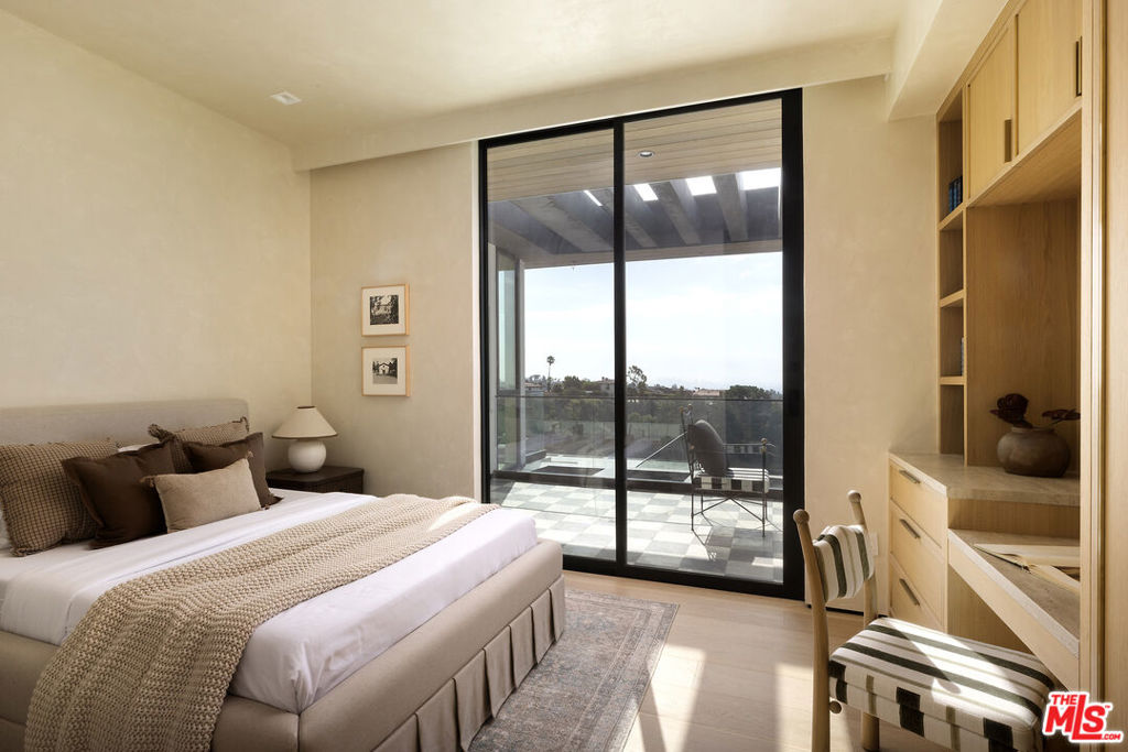 10850 Portofino Place, Los Angeles, CA 90077