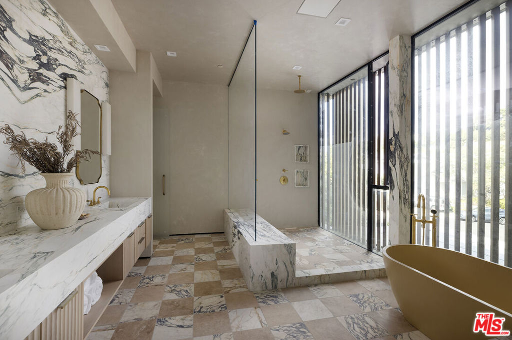 10850 Portofino Place, Los Angeles, CA 90077