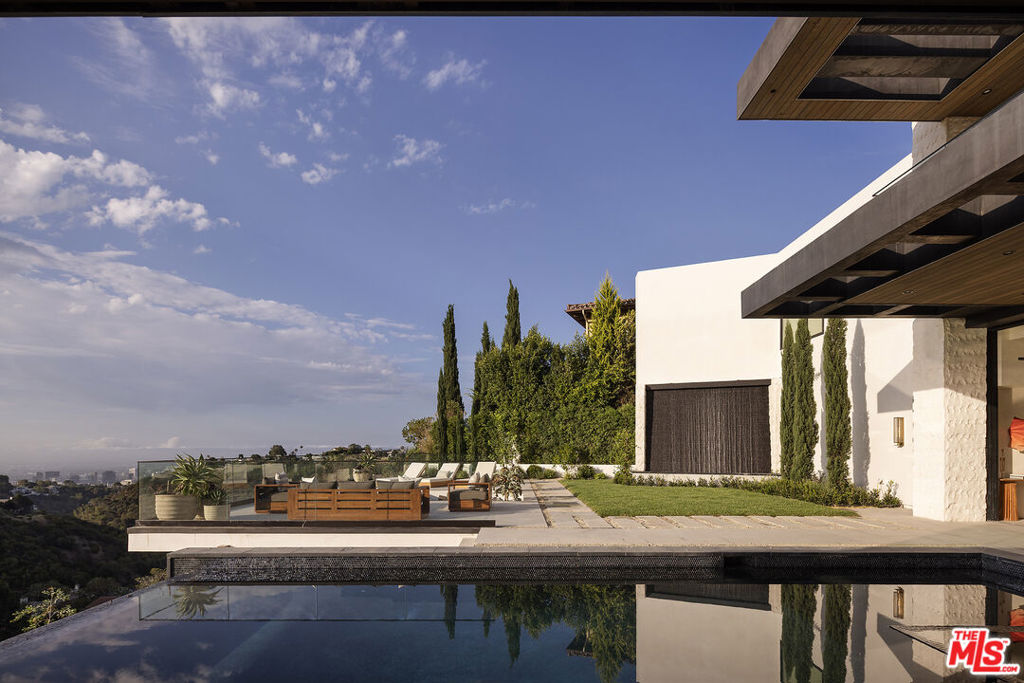 10850 Portofino Place, Los Angeles, CA 90077