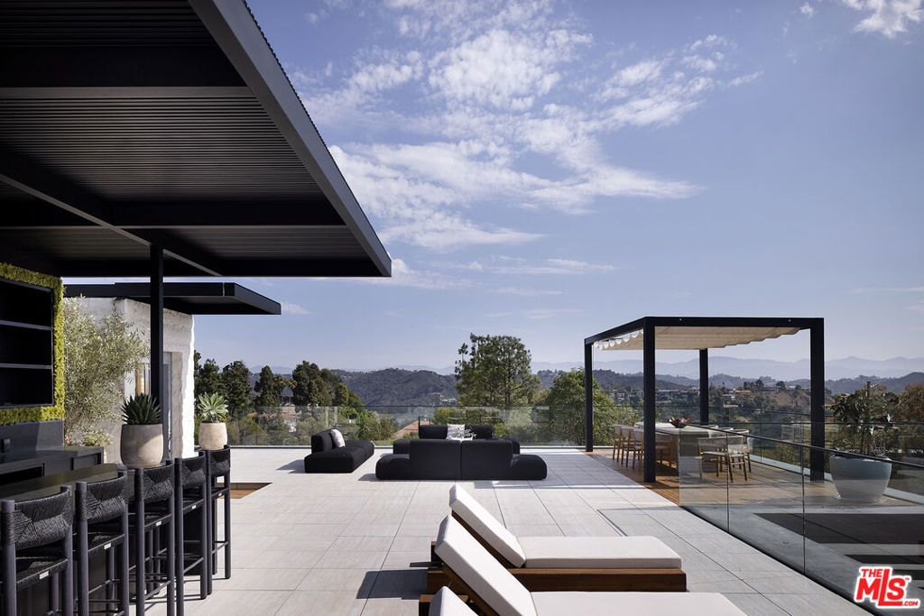 10850 Portofino Place, Los Angeles, CA 90077