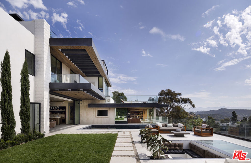 10850 Portofino Place, Los Angeles, CA 90077