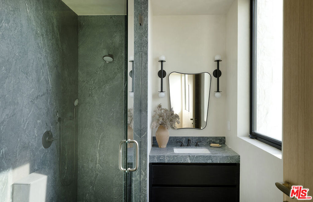 10850 Portofino Place, Los Angeles, CA 90077