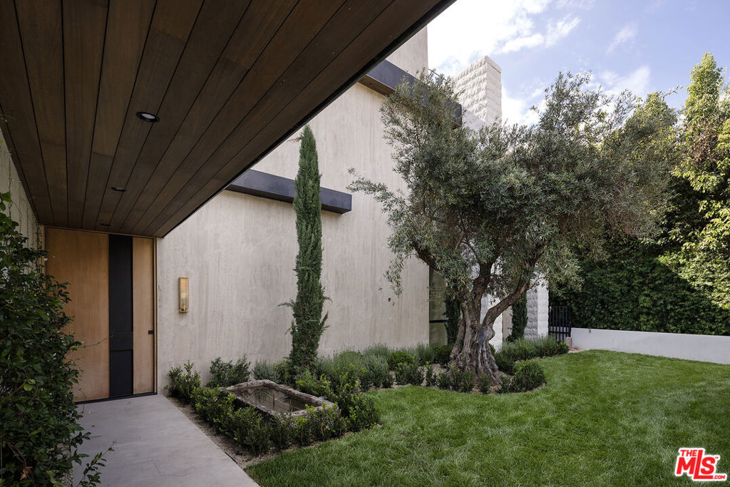 10850 Portofino Place, Los Angeles, CA 90077
