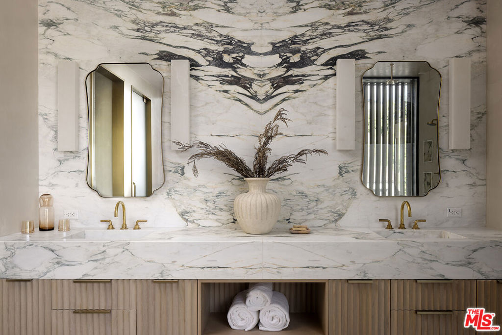 10850 Portofino Place, Los Angeles, CA 90077