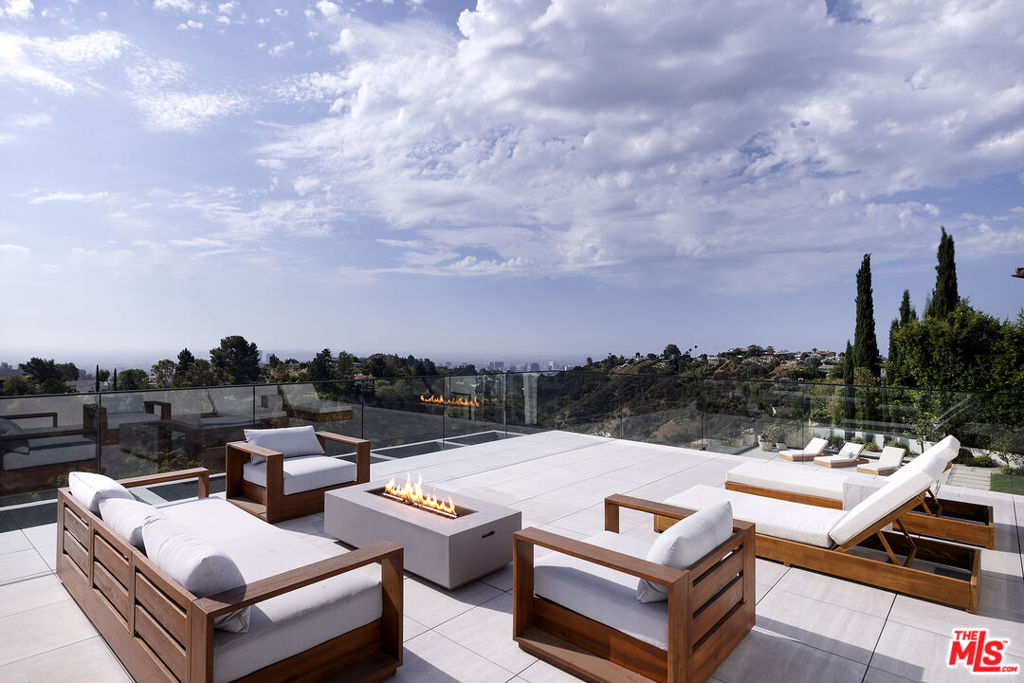 10850 Portofino Place, Los Angeles, CA 90077