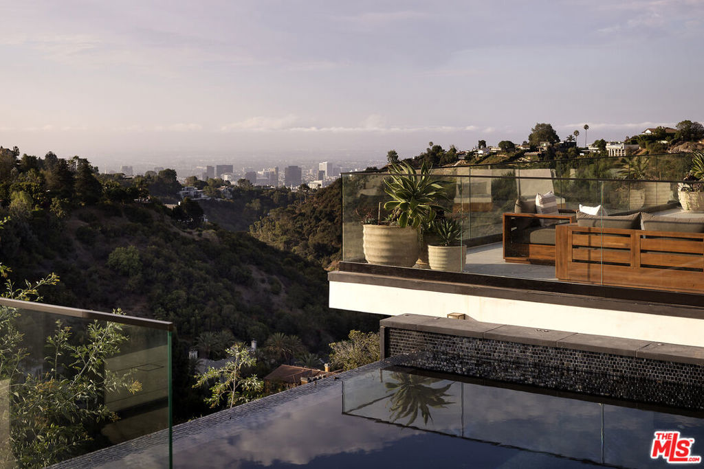 10850 Portofino Place, Los Angeles, CA 90077