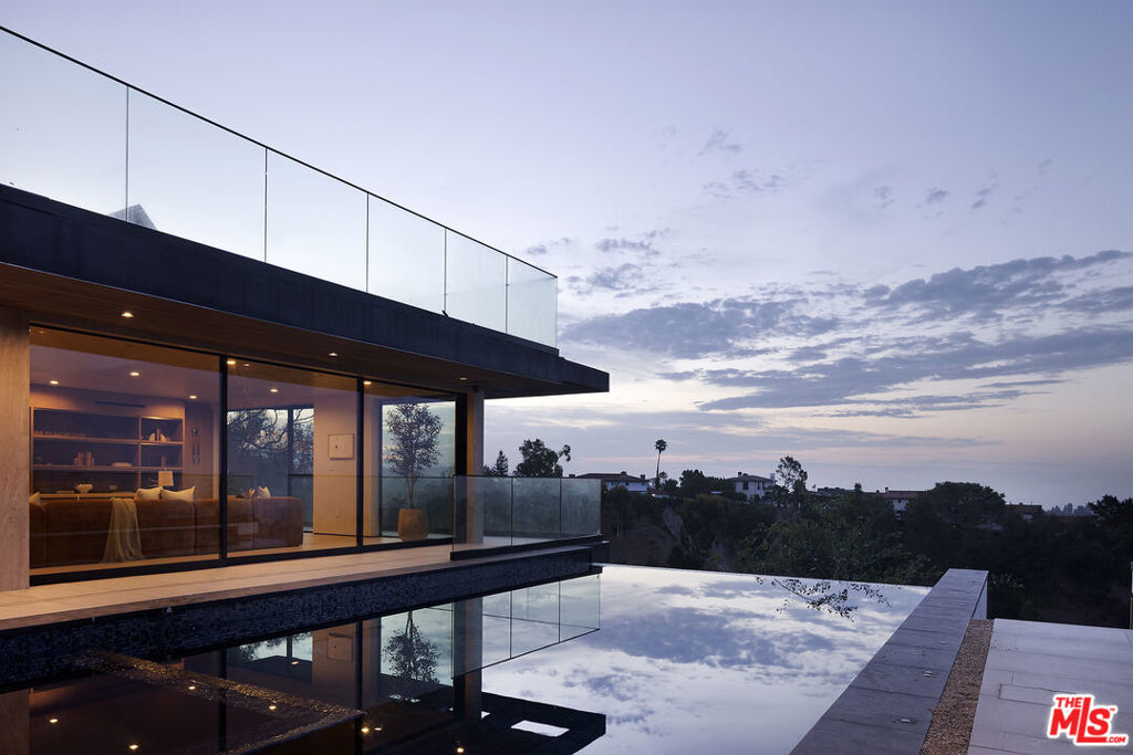 10850 Portofino Place, Los Angeles, CA 90077