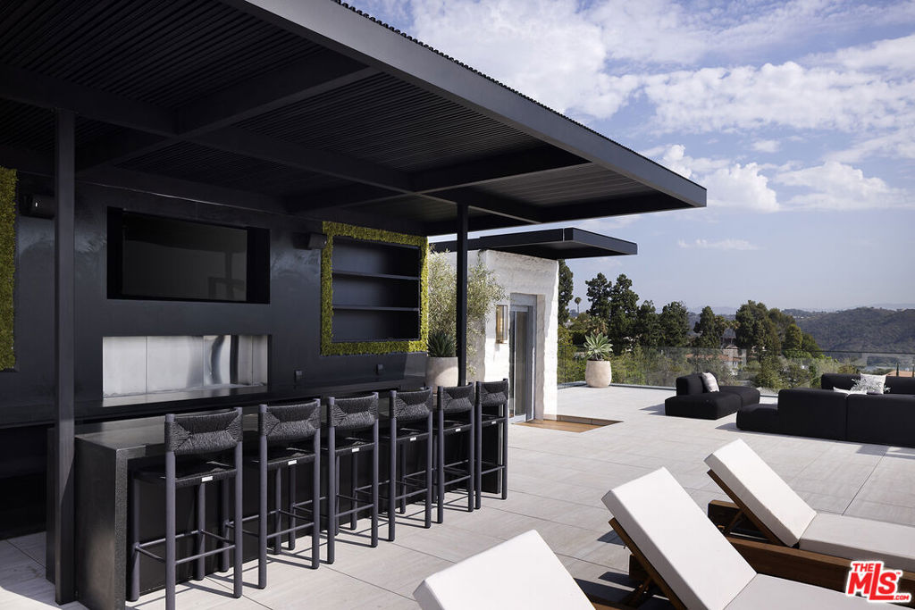 10850 Portofino Place, Los Angeles, CA 90077