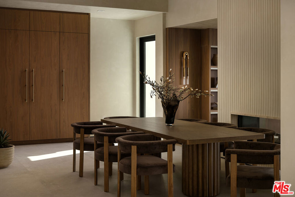 10850 Portofino Place, Los Angeles, CA 90077