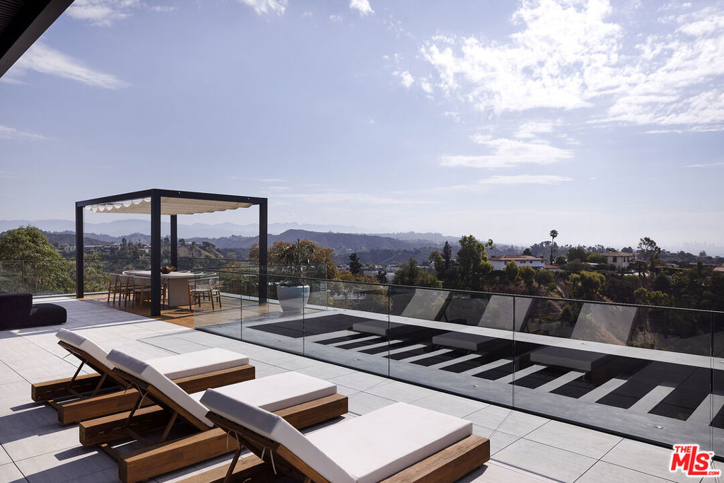 10850 Portofino Place, Los Angeles, CA 90077