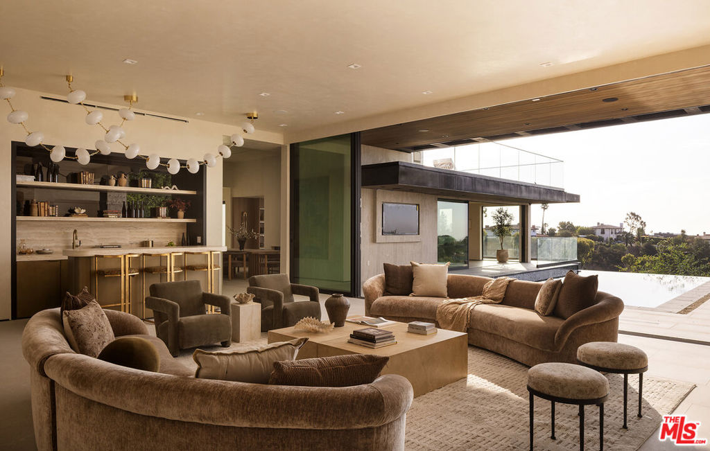 10850 Portofino Place, Los Angeles, CA 90077