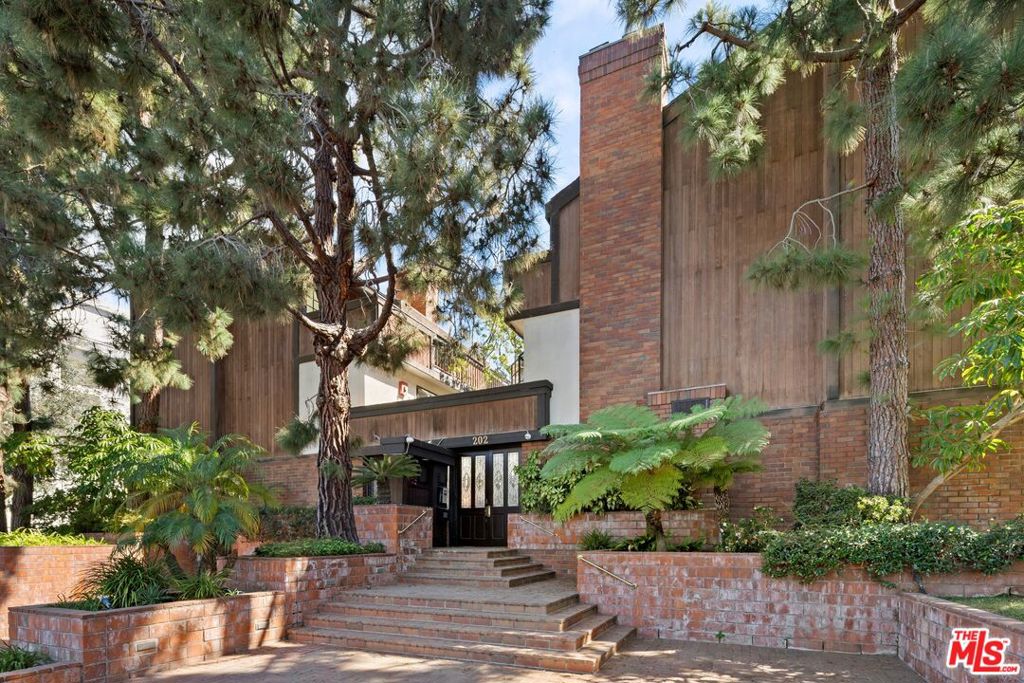 202 San Vicente Boulevard, #12, Santa Monica, CA 90402