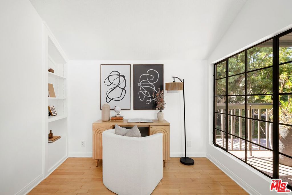 202 San Vicente Boulevard, #12, Santa Monica, CA 90402