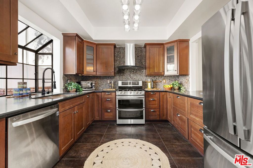 202 San Vicente Boulevard, #12, Santa Monica, CA 90402