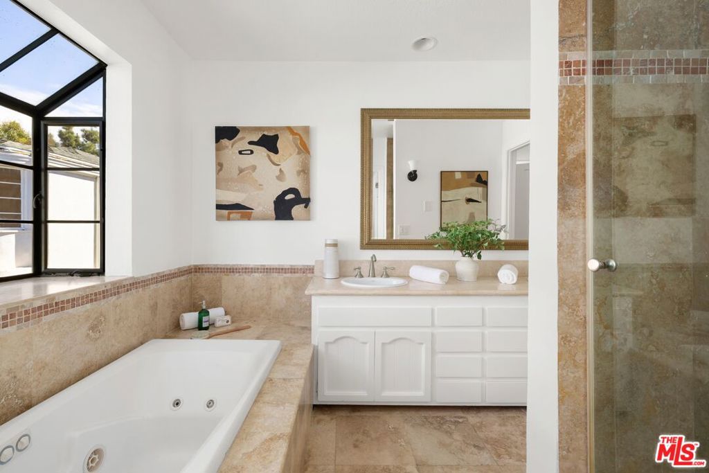 202 San Vicente Boulevard, #12, Santa Monica, CA 90402