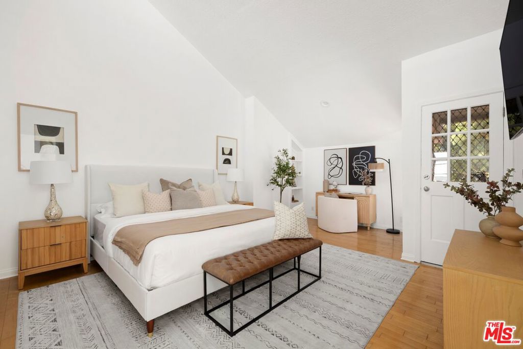 202 San Vicente Boulevard, #12, Santa Monica, CA 90402