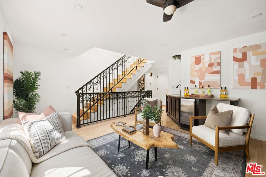 202 San Vicente Boulevard, #12, Santa Monica, CA 90402