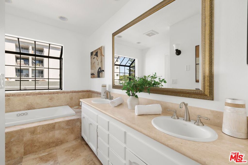 202 San Vicente Boulevard, #12, Santa Monica, CA 90402