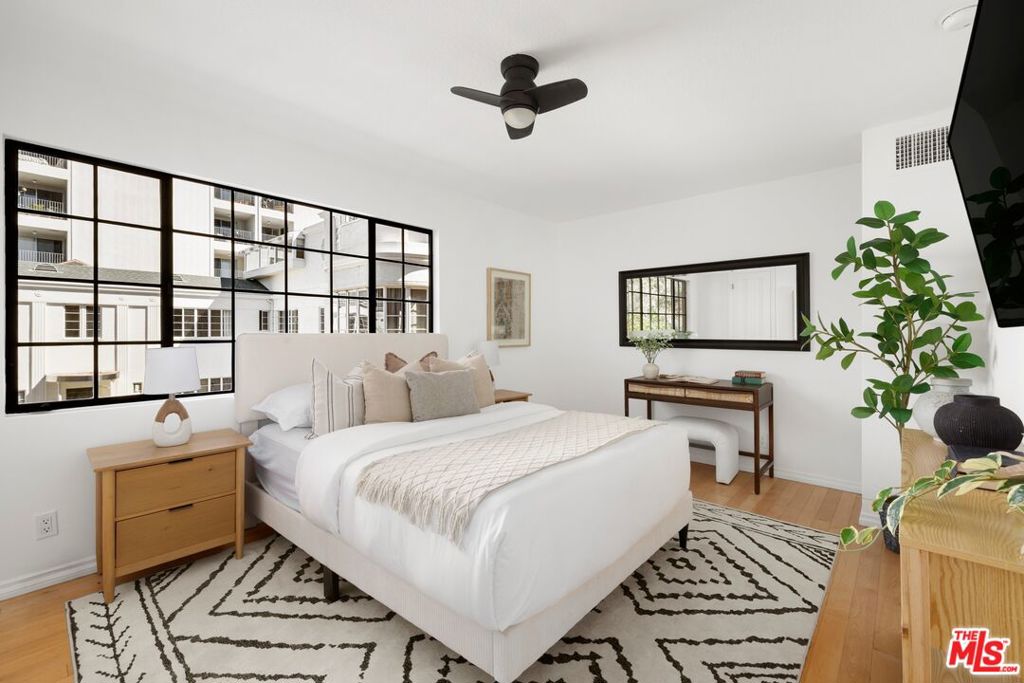 202 San Vicente Boulevard, #12, Santa Monica, CA 90402