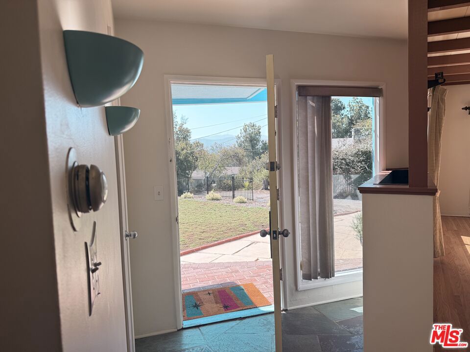 10517 Vail Drive, Sunland, CA 91040 10517 Vail Drive, Sunland, CA 91040