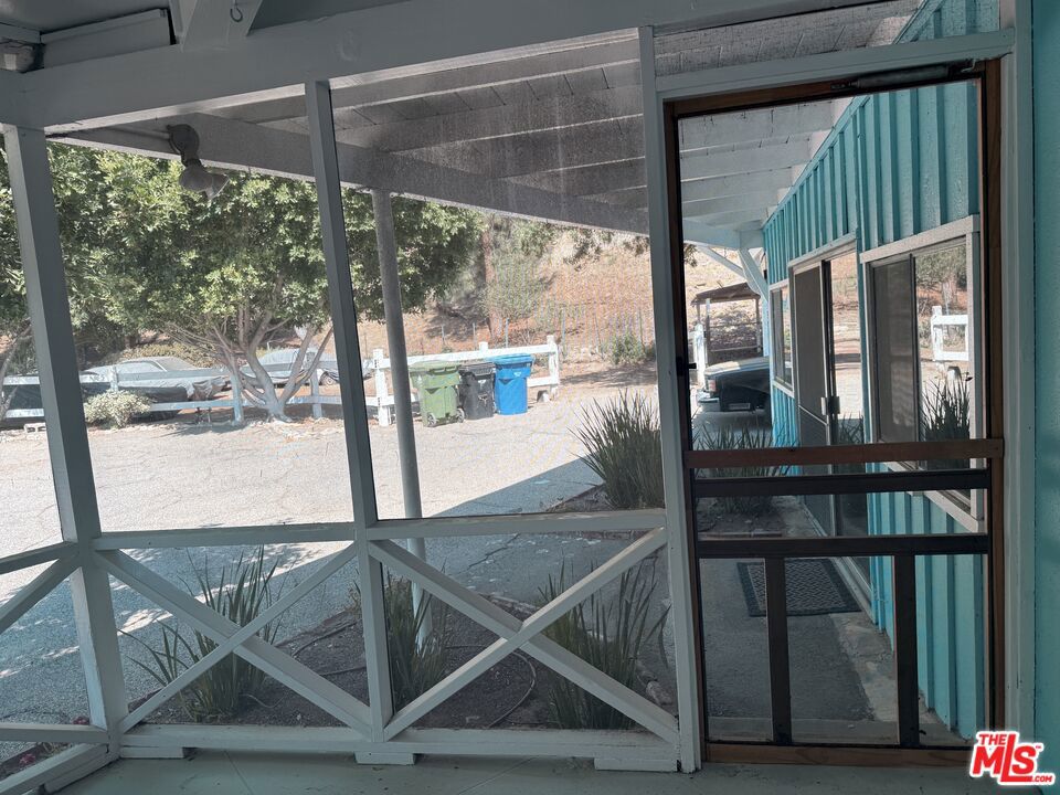 10517 Vail Drive, Sunland, CA 91040 10517 Vail Drive, Sunland, CA 91040