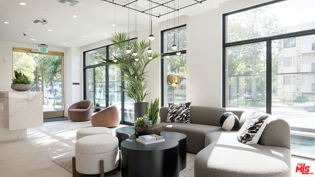 425 N Palm Drive, #102, Beverly Hills, CA 90210