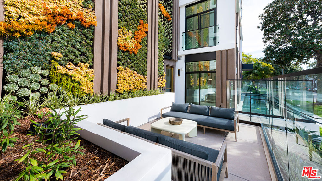 425 N Palm Drive, #102, Beverly Hills, CA 90210