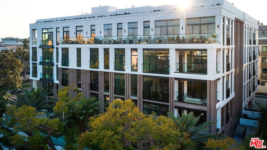 425 N Palm Drive, #102, Beverly Hills, CA 90210