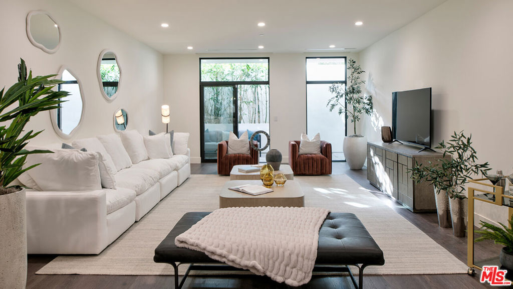 425 N Palm Drive, #102, Beverly Hills, CA 90210