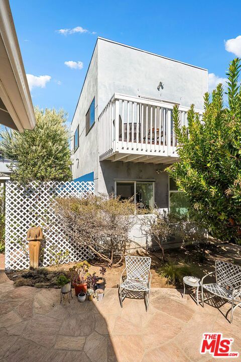 2111 Oak Street, Santa Monica, CA 90405