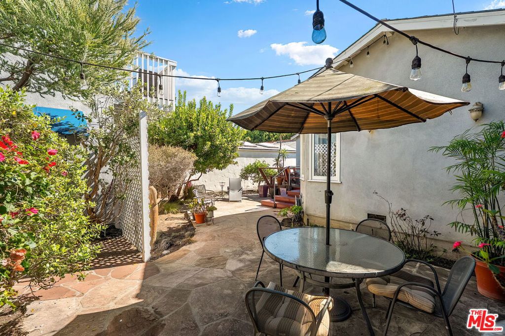 2111 Oak Street, Santa Monica, CA 90405
