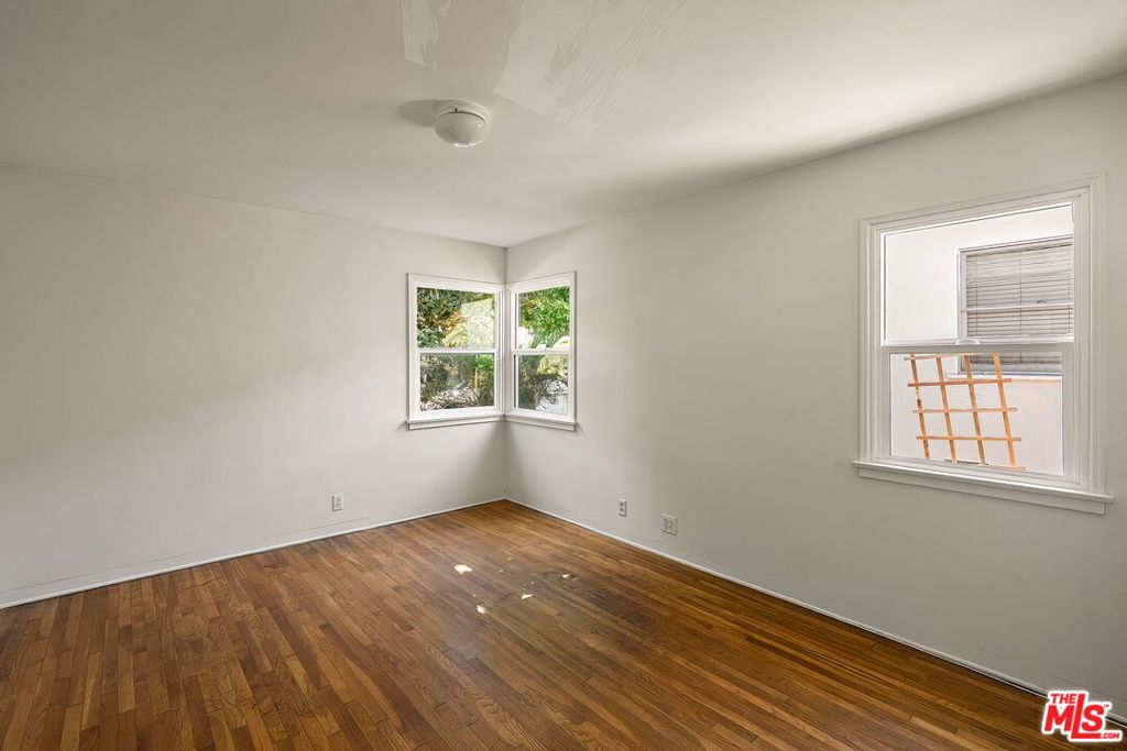 2111 Oak Street, Santa Monica, CA 90405
