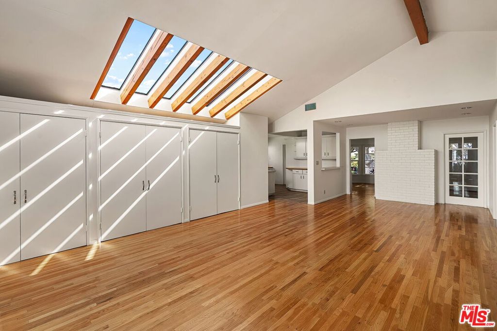 2111 Oak Street, Santa Monica, CA 90405