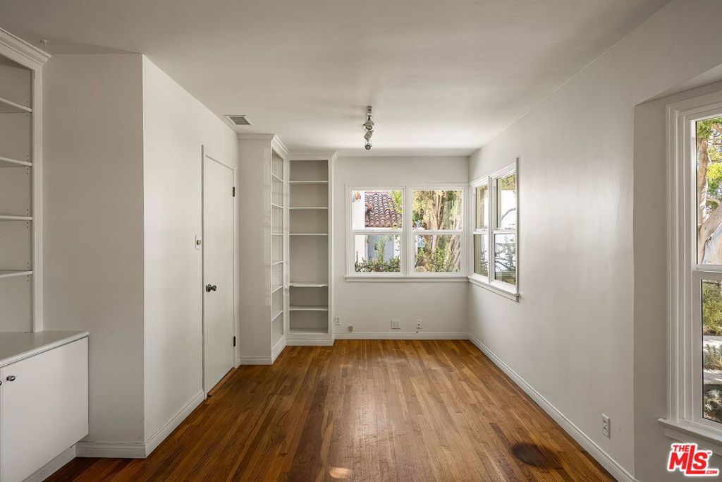 2111 Oak Street, Santa Monica, CA 90405