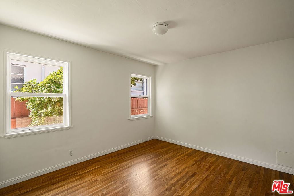 2111 Oak Street, Santa Monica, CA 90405