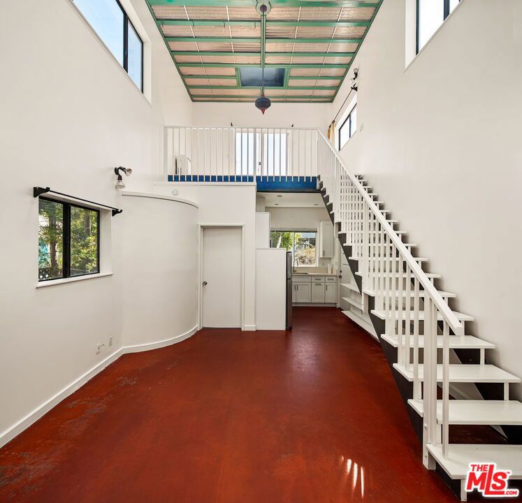 2111 Oak Street, Santa Monica, CA 90405