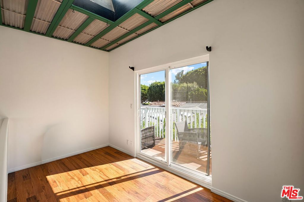 2111 Oak Street, Santa Monica, CA 90405