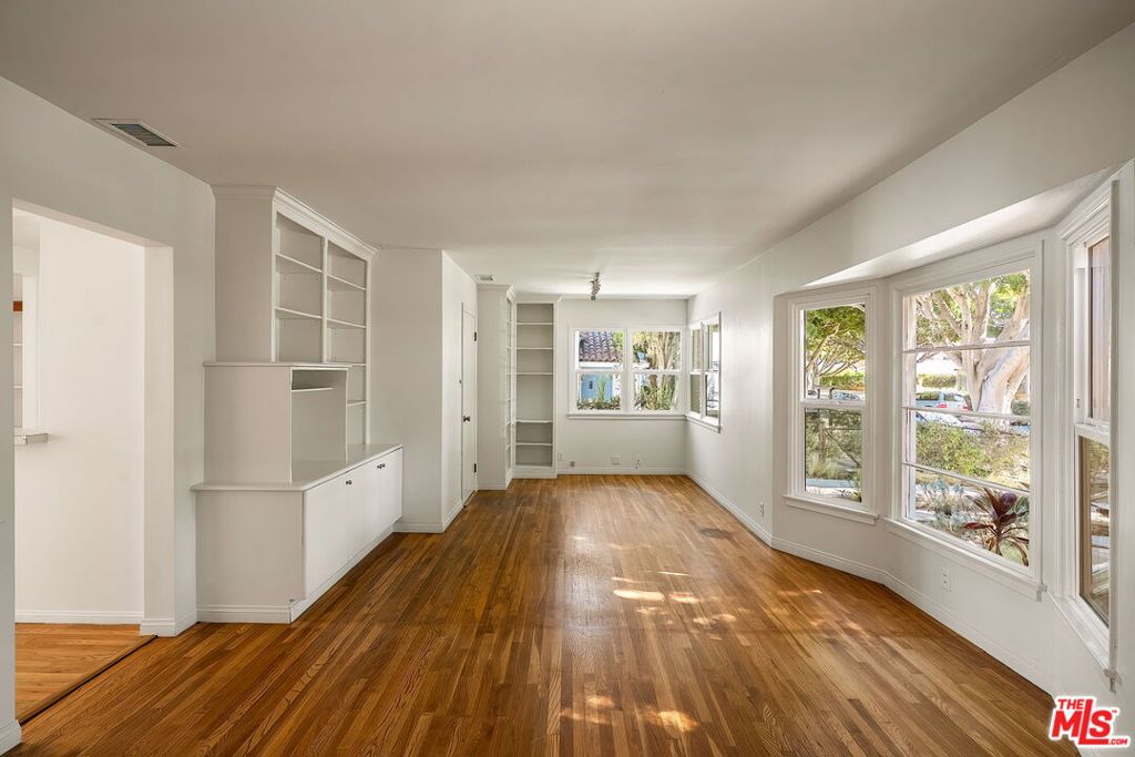 2111 Oak Street, Santa Monica, CA 90405