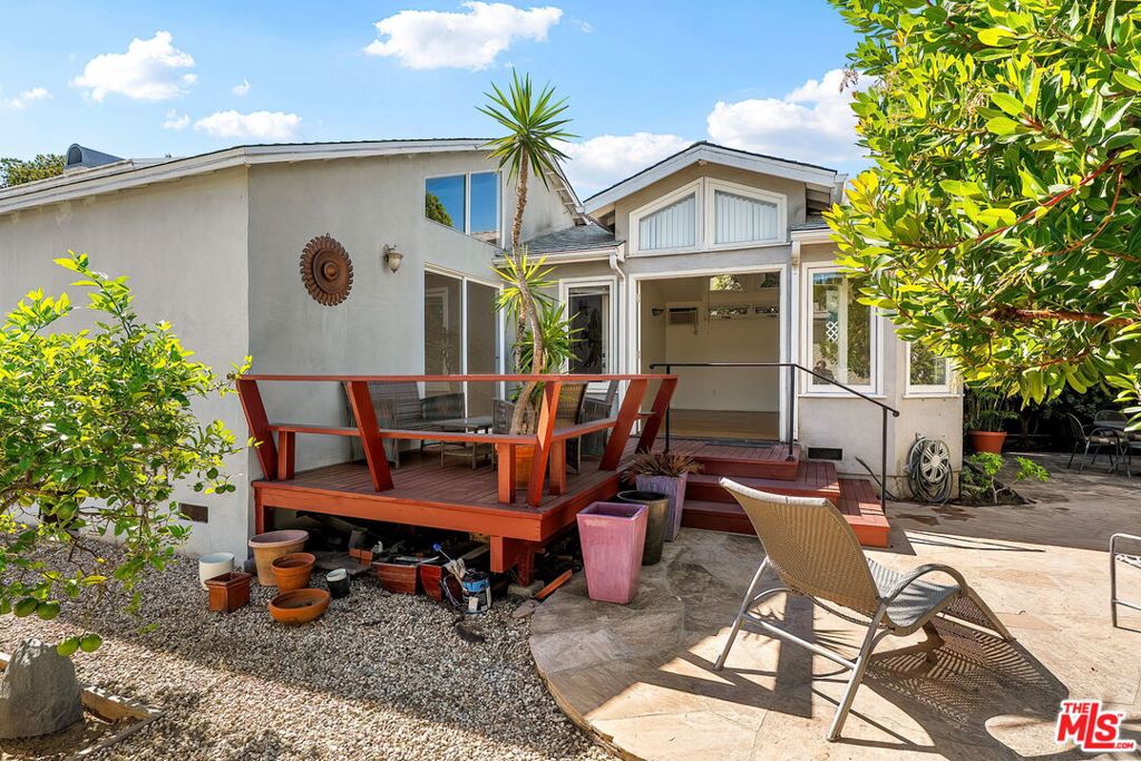 2111 Oak Street, Santa Monica, CA 90405