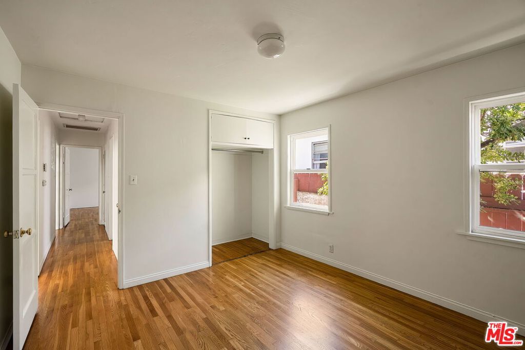 2111 Oak Street, Santa Monica, CA 90405