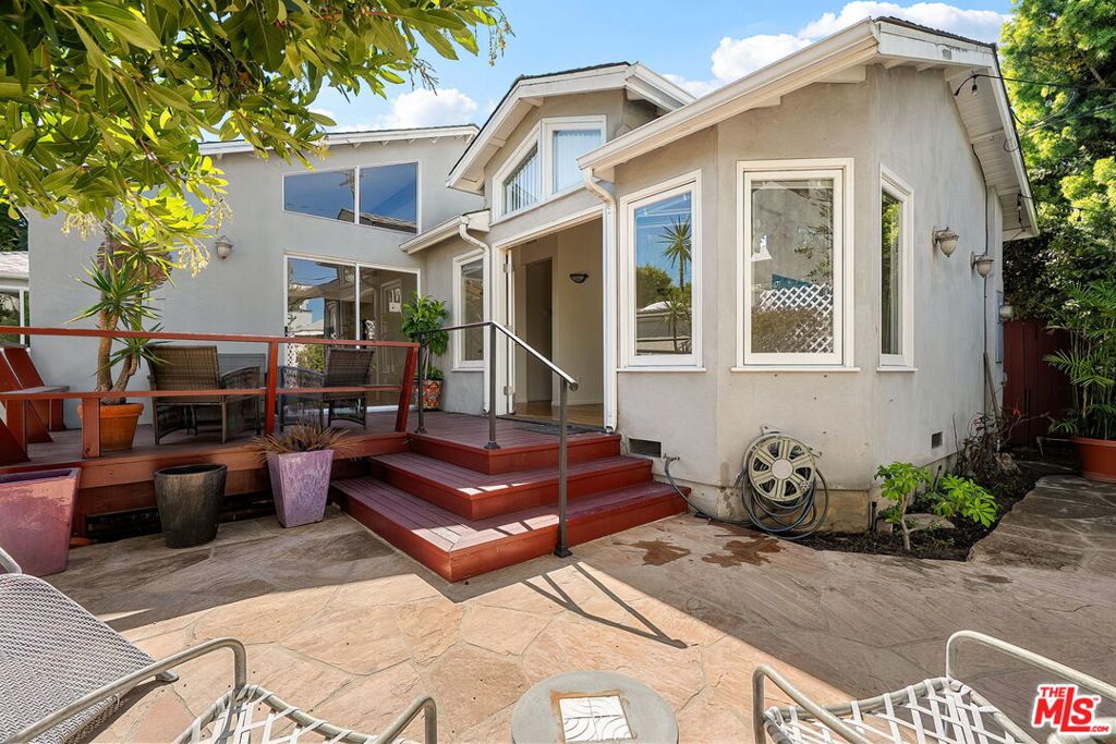 2111 Oak Street, Santa Monica, CA 90405