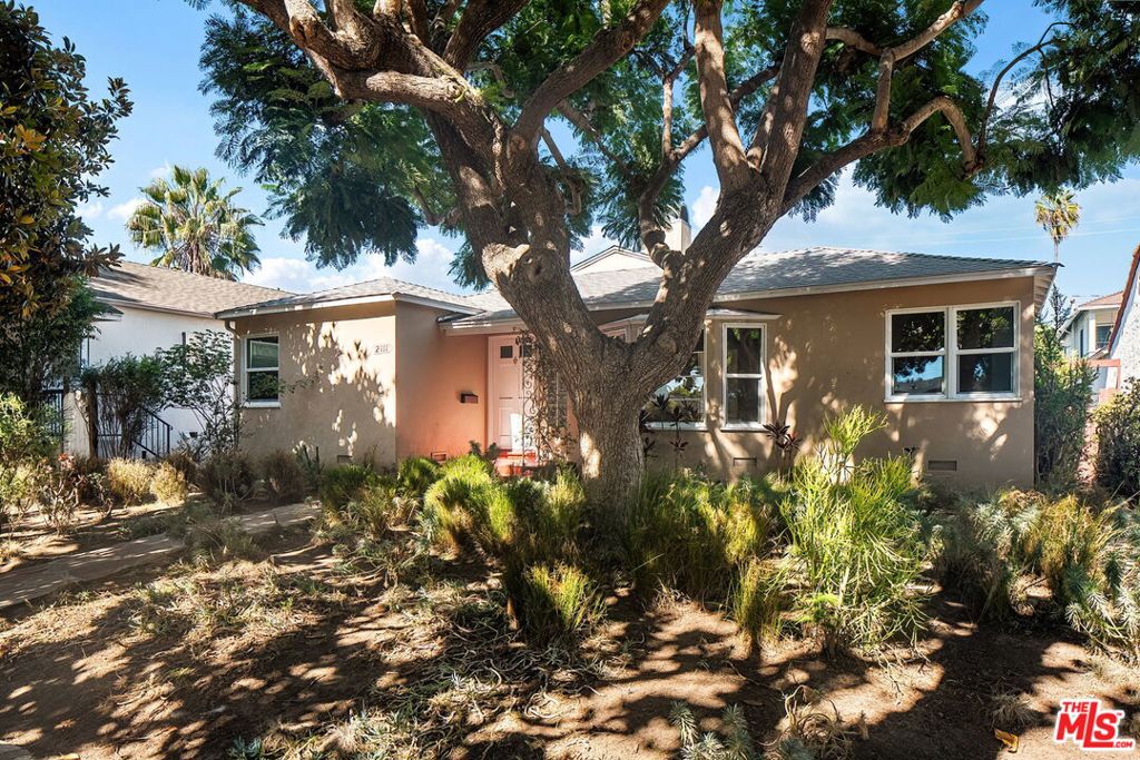 2111 Oak Street, Santa Monica, CA 90405