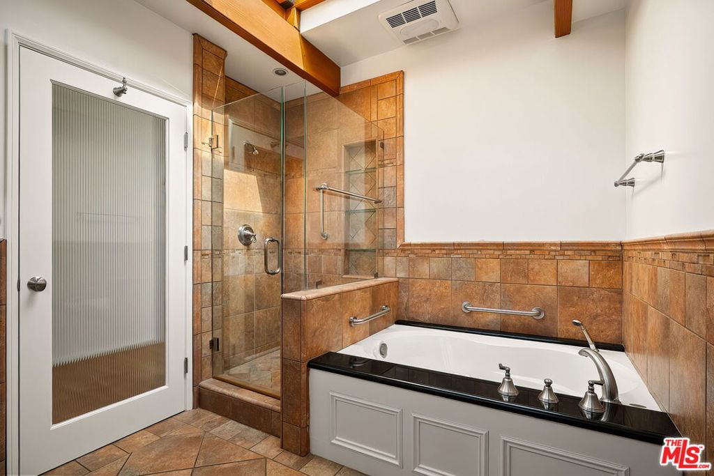 2111 Oak Street, Santa Monica, CA 90405