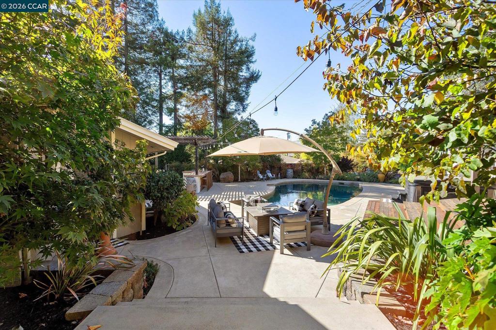 4572 Ewing Rd, Castro Valley, CA 94546