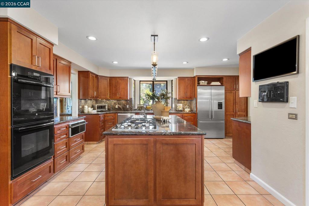 4572 Ewing Rd, Castro Valley, CA 94546