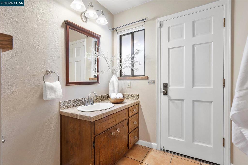 4572 Ewing Rd, Castro Valley, CA 94546